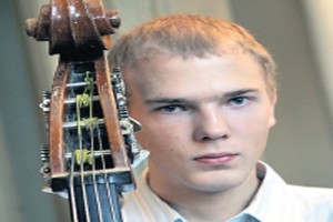 Gunārs Upatnieks uzvar Starptautiskās kontrabasistu asociācijas solistu konkursā
