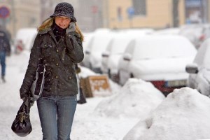 Mediķi aicina cilvēkus izvēlēties aukstam laikam piemērotu apģērbu