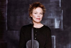 Laurie Anderson pirms koncerta Rīgā tiksies ar radošās inteliģences pārstāvjiem