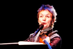 Laurie Anderson koncerta apskats