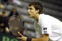 Gulbis četros setos piekāpjas Rafaelam Nadalam