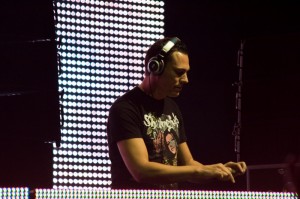 FOTO: DJ TIESTO uzstājas "Arēnā Rīga"