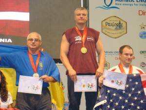 Jānis Amoliņš uzvar Pasaules čempionātā armrestlingā