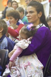 Atklāta pazīstamu fotogrāfu  izstāde „Palīdzēsim!”