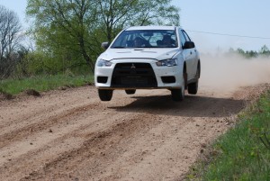 Vorobjovs/Zicāns pārsēžas uz ''Mitsubishi Lancer Evo X''