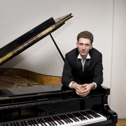 Rīgā koncertēs pianists Reinis Zariņš