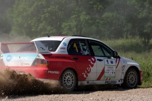 Egle/Jerums rallijā „Latgale 2010" iegūst ceļojošo kausu