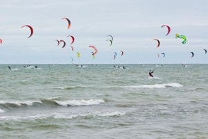 Baltijas labākie kaitbordisti arī šogad tiksies gada lielākajā pasākumā „Samsung Wave Kite Party 2010"