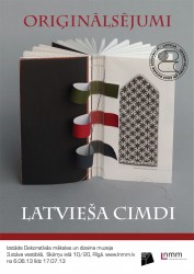 Atklāj izstādi "Oriģināliesējumi - Latvieša cimdi"